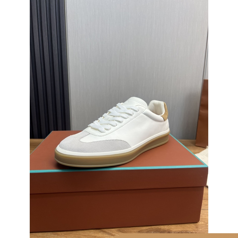 Pra*a casual shoes